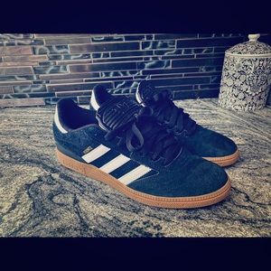 Men’s Adidas Busenitz pro sneaker 10.5 gum sole